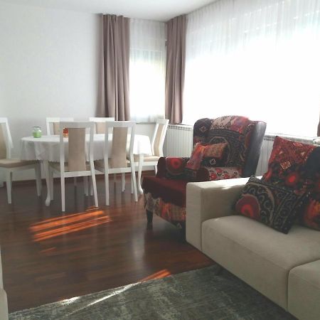 Apartment Esha SJJ Buitenkant foto