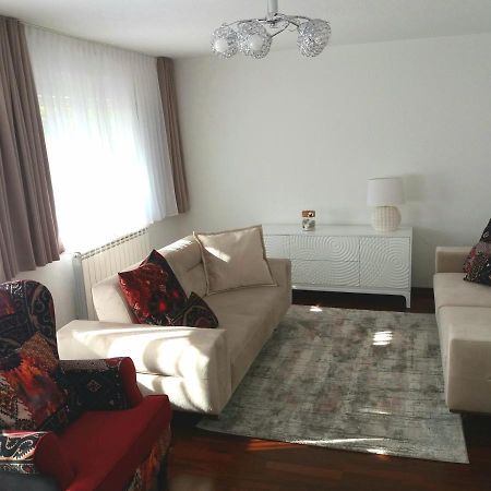 Apartment Esha SJJ Buitenkant foto