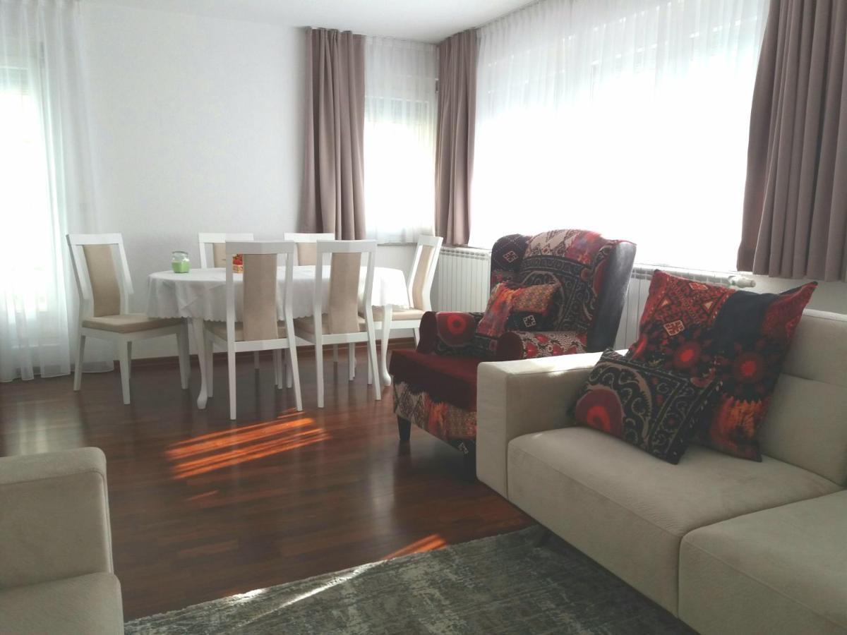 Apartment Esha SJJ Buitenkant foto