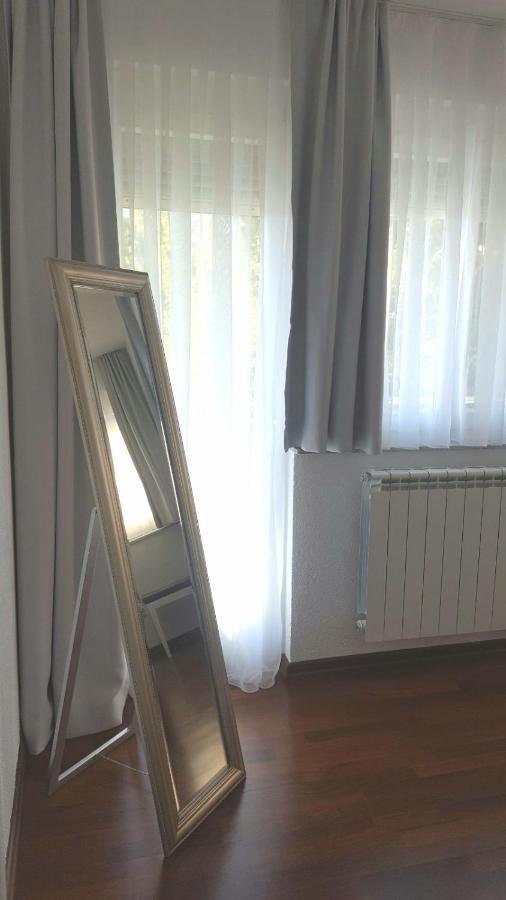 Apartment Esha SJJ Buitenkant foto