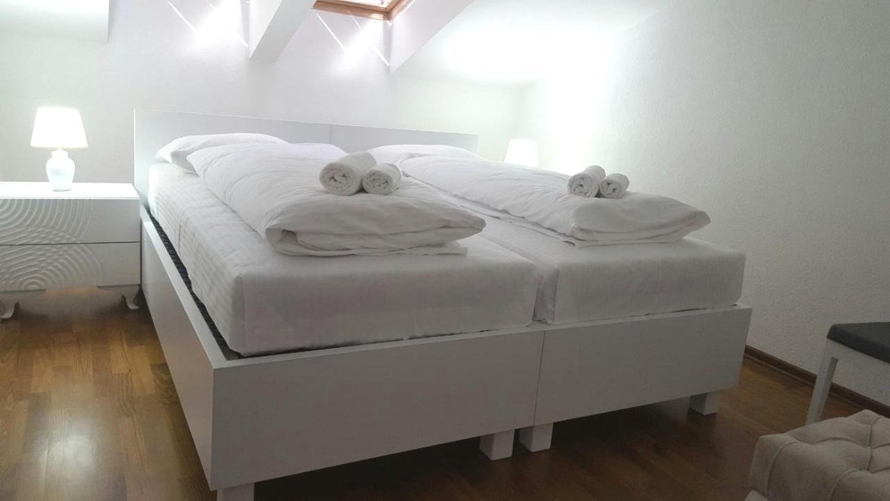 Apartment Esha SJJ Buitenkant foto